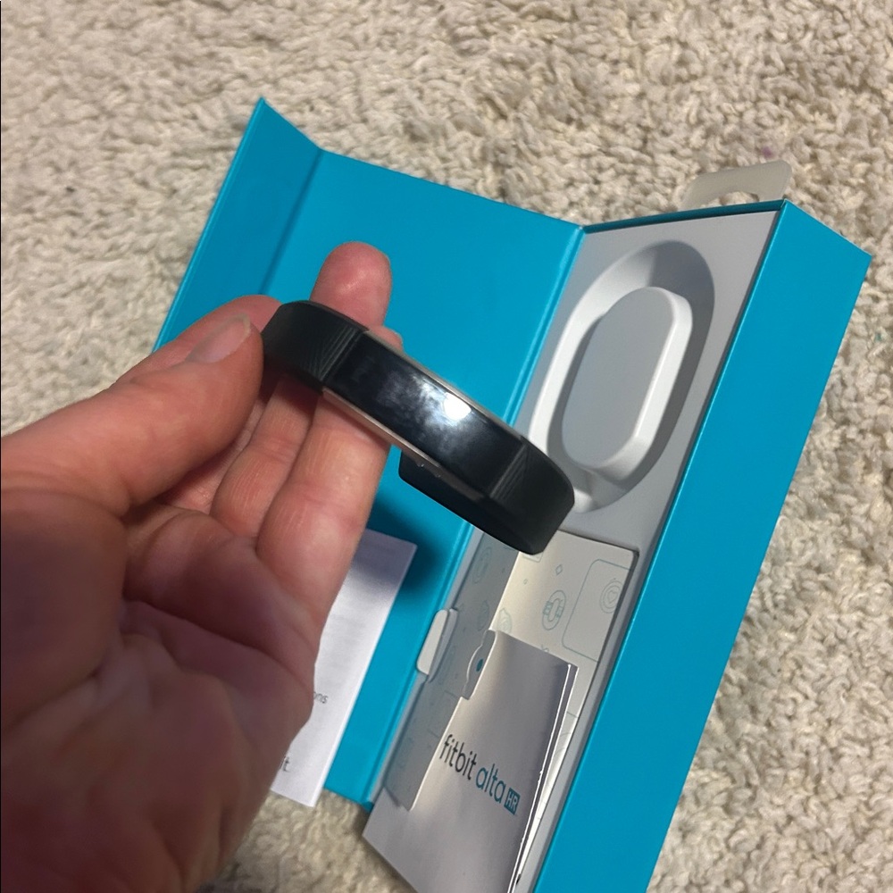 Fitbit Alta Watch - Picture 4 of 5